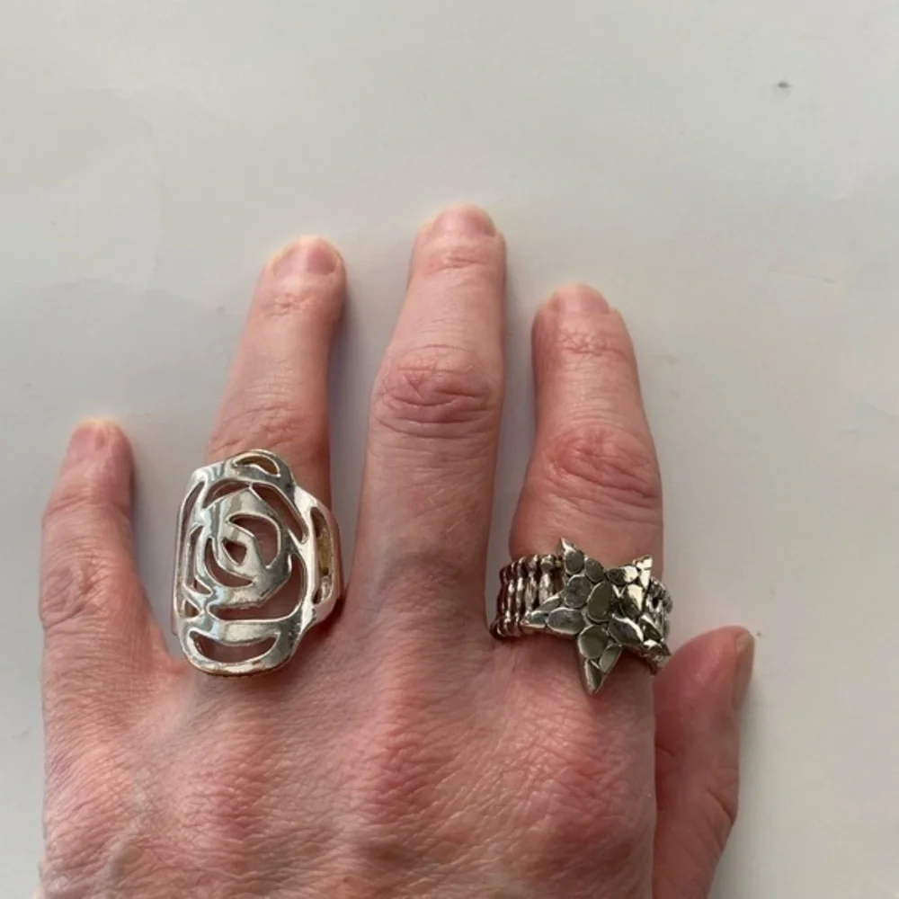 Silver stretch rings flower and star ANY TWO ITEMS $10.00
